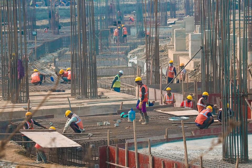 निषेधाज्ञामा पनि धमाधम भईरहेको छ रङ्गशाला निर्माणको काम