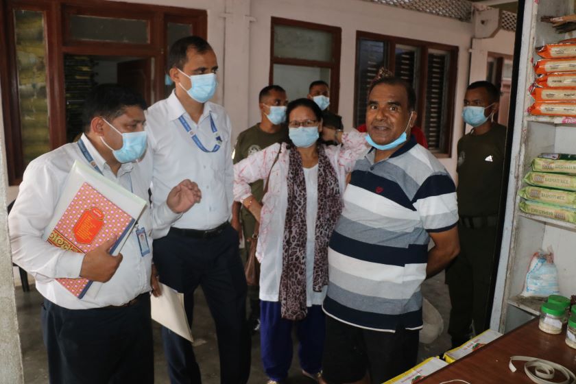 चितवनमा बजार अनुगमन फितलो, उपभोक्ता ठग्दै व्यवसायी