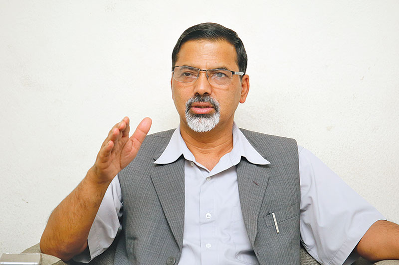 गरिबले चुनाव जित्ने अवस्था छैन, नयाँ निर्वाचन प्रणालीमा जाऔं : शर्मा