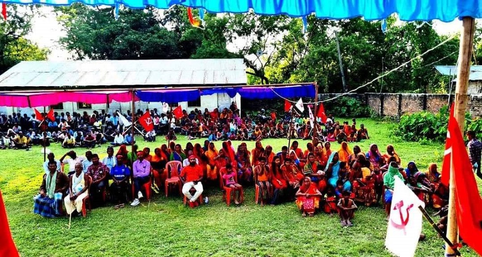 एमाले छोडेर माओवादी प्रवेश गर्नेको लर्को