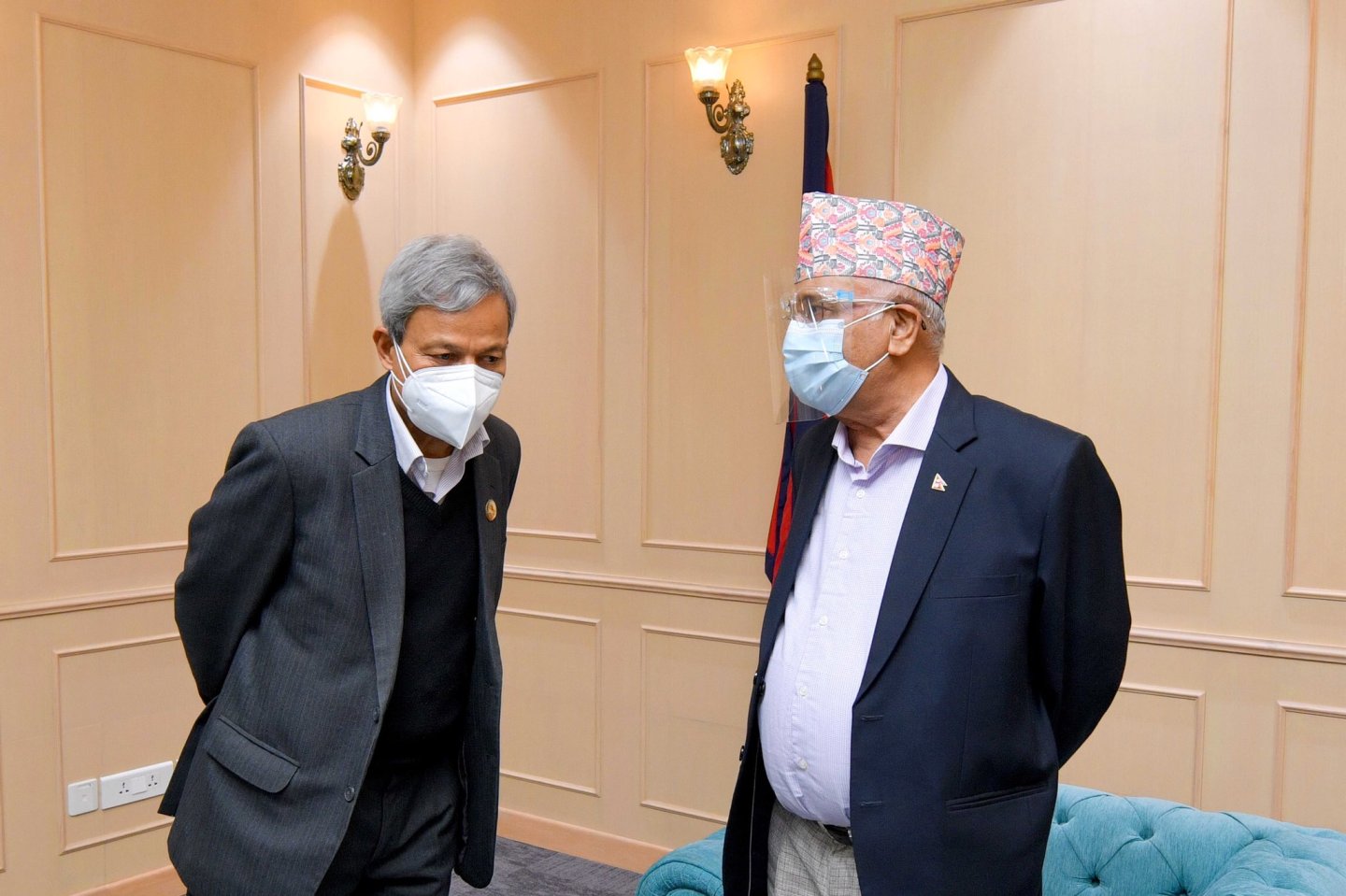 ओली र रावल बिच सवालजवाफ , दश बुँदे कार्यान्वयन नभएसम्म ईन्चपनि ब्याक हुन्नौं : रावल