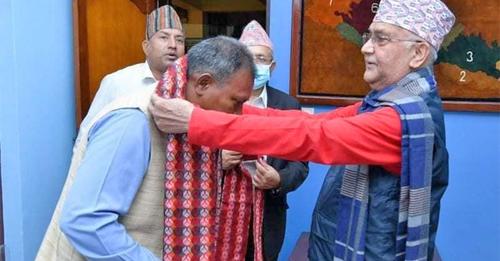 नेपाली कांग्रेसबाट दुई पटक सांसद भएका राजवंशी नेकपा एमालेमा प्रवेश