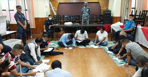 कांग्रेस महाधिवेशनः रत्ननगरको मतगणना जारी, सभापतिमा सापकोटा अगाडि