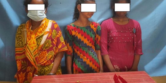 चितवनमा सार्वजनिक यातायातमा गहना र सामान लुटपाट तीन जना प’क्राउ