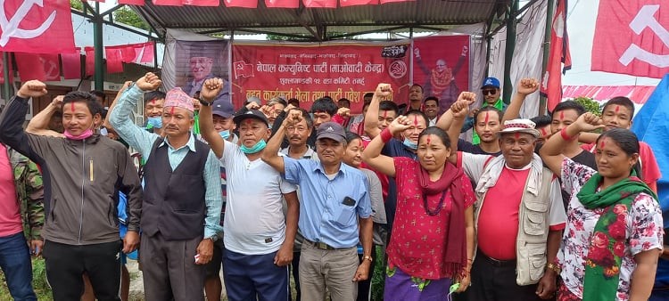 तनहुँमा माओवादी केन्द्रमा प्रवेश गर्नेको लर्को एकै पटकमा ३५० जनाले गरे पार्टी प्रवेश