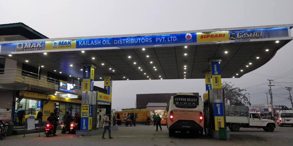 नारायणगढको कैलाश आयाल नेपालमा धेरै इन्धन बिक्री गर्ने पेट्रोलपम्पको सूचीमा दोस्रो बन्यो