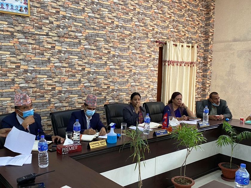 ठेकेदार कम्पनीलाई   मेयर रेनु दाहालको निर्देशन विकास निर्माणको कार्य समयमै सक्नुस, अब बहानाबाजी मान्य हुँदैन्