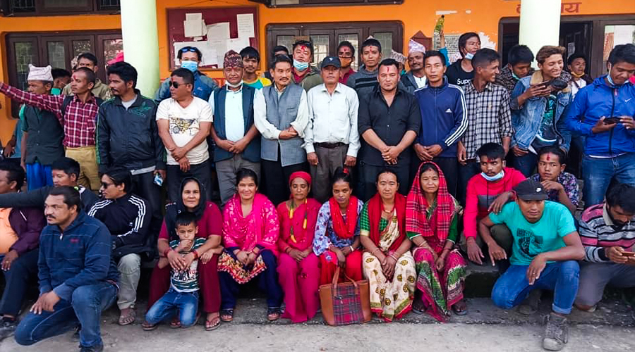 एमाले रोल्पा जिल्ला सदस्यहरु नै माओबादी केन्द्रमा प्रवेश