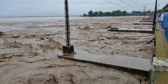 कोसीमा पानीको बहाव उच्च , ४२ ढोका खोलियो