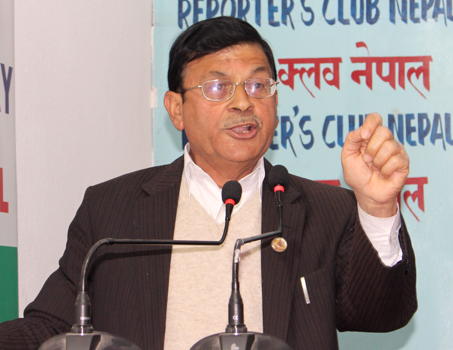 माधव नेपालले सम्धीलाई दिए आर्थिक विभाग प्रमुखको जिम्मेवारी