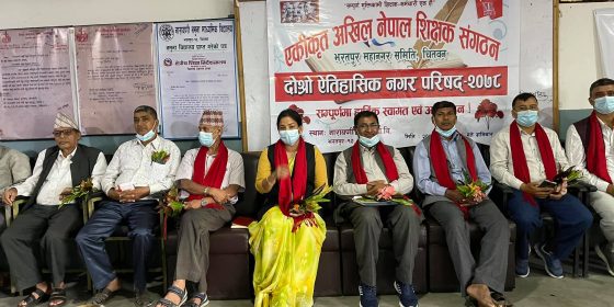 भरतपुरकी मेयर रेनुद्धारा ८४ शिक्षक सम्मानित