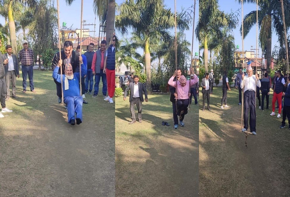 एमालेका नेताहरु सौराहाको सेभेन स्टार होटलमा पिङको मजा लिँदै