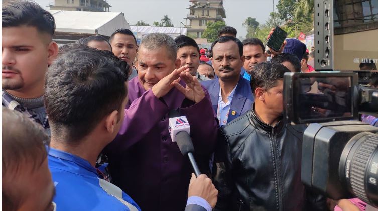 दुर्गा प्रसाईंलाई केपी ओलीको लोप्पा