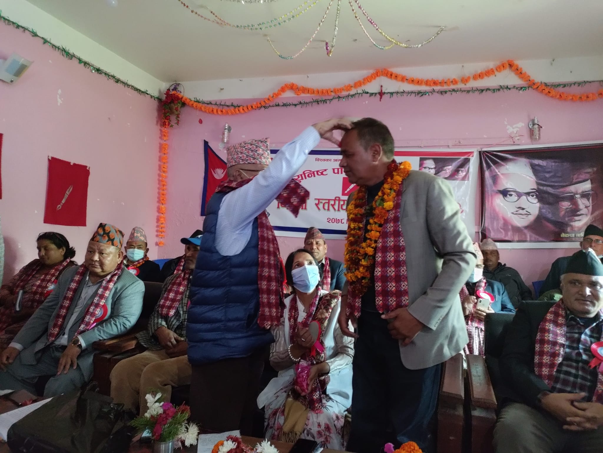 डडेल्धुरामा एमालेलाई झड्का : जिल्ला अध्यक्ष जोशीको सिंगो टीम समाजवादीमा प्रवेश