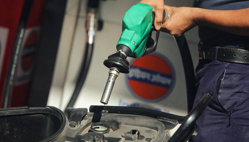 यसरी महँगिन्छ इन्धन : ८३ रूपैयाँको पेट्रोलमा ५७ रूपैयाँ कर !