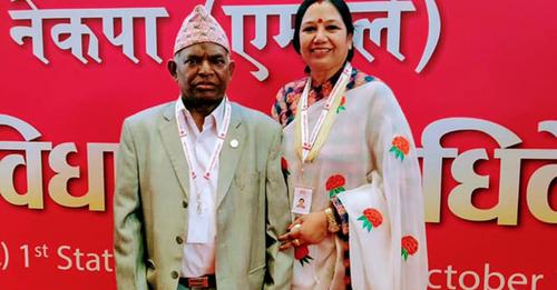 लालबाबु पण्डितकी श्रीमतीको गुनासो – केपी ओलीले किक हान्नुभो