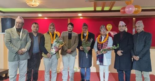 ज्ञानेन्द्र शाहीले भेटेर लिङ्देनलाई शुभकामना दिदैं भने- ‘तपाईंको जीतले सामन्ति सोच र राष्ट्रघाती चरित्रलाई सवक बनोस्’