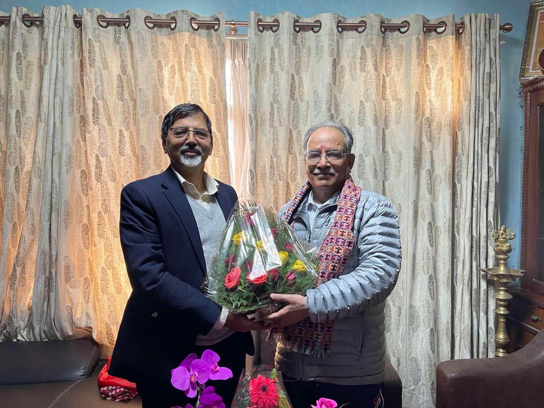 अर्थमन्त्रीले नैतिकता र त्याग देखाउनुभयो : प्रचण्ड