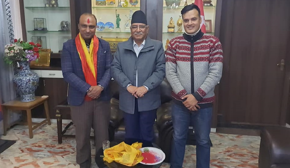 एमालेका २ नेता माओवादी केन्द्रमा प्रवेश, प्रचण्डले गरे स्वागत