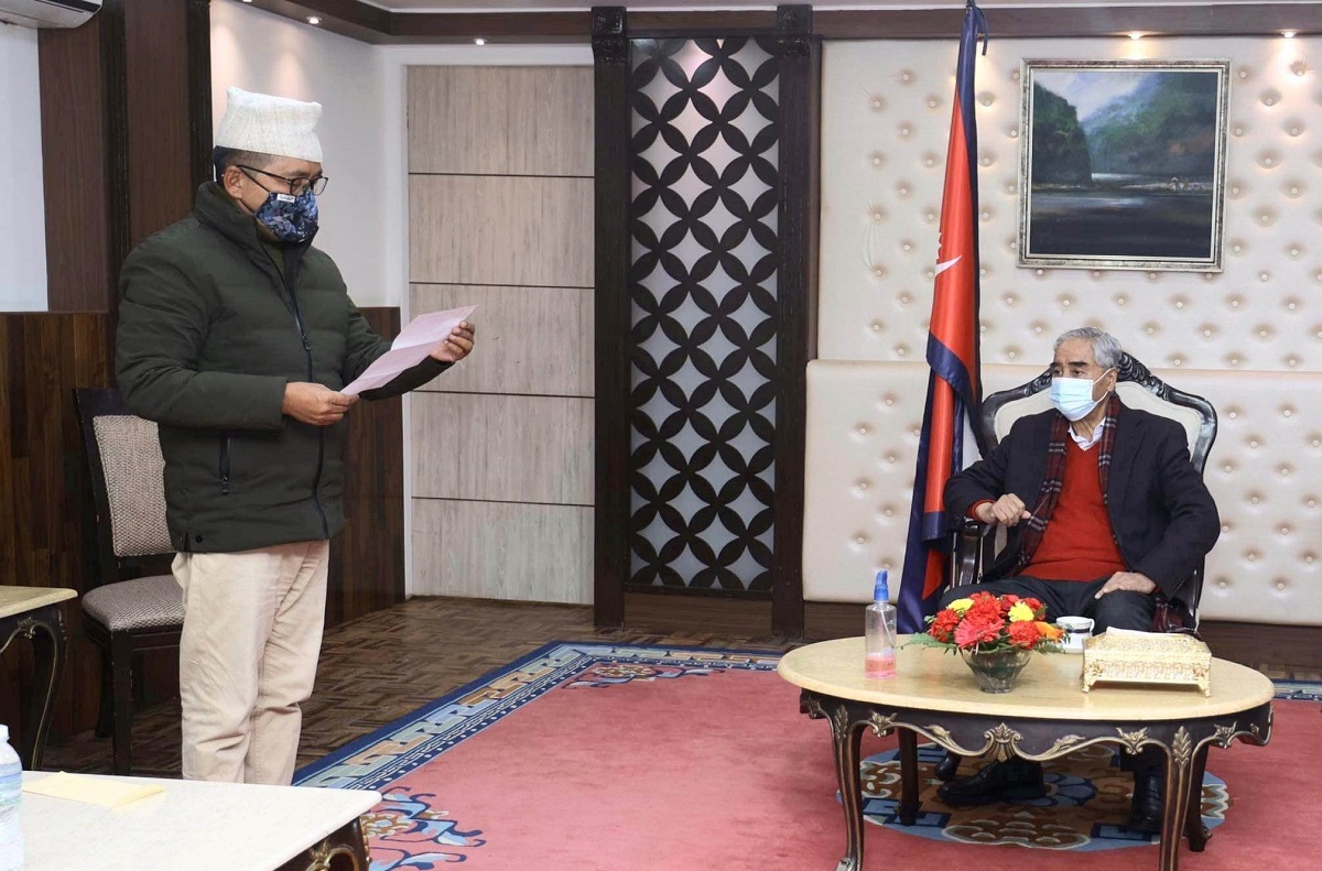 राजेन्द्र लिङ्देनले भेटे प्रधानमन्त्री देउवालाई, पृथ्वी जयन्तीमा विदा दिन आग्रह