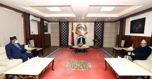 ओली र प्रचण्ड एकसाथ बालुवाटार छिरे, देउवासँग छलफल जारी