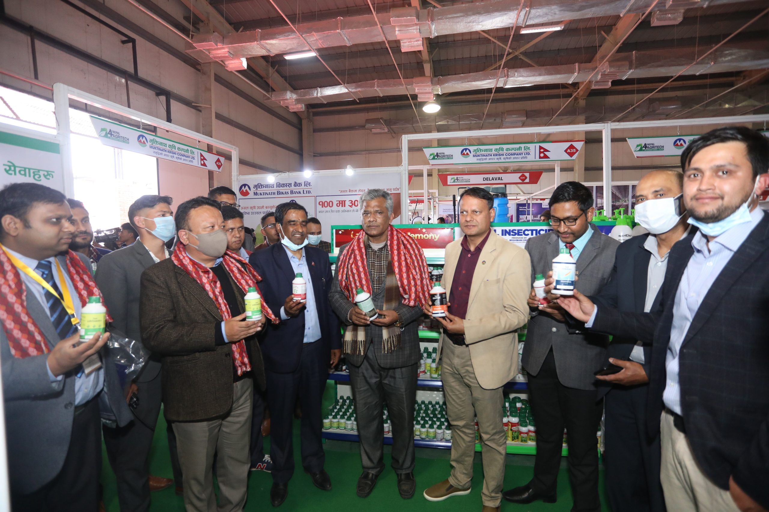 मुक्तिनाथ कृषि कम्पनीद्धारा ईलमीको जैविक मल र विषादीको बजारिकरण सुरु