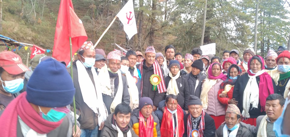 देशलाई निकाश दिने पार्टी माओवादीमा भन्दै एमाले र कांग्रेसका वडाअध्यक्षसहित ८६ जना माओवादीमा  प्रवेश