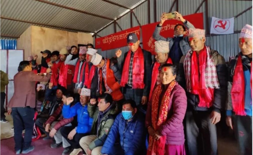 विभिन्न पार्टी परित्यागगरि कालिकोटमा दर्जनौं कर्याकर्ता माओवादी केन्द्रमा प्रवेश !