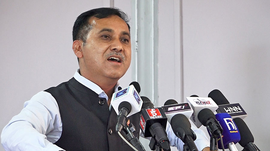 कांग्रेसलाई ‘पागल’ भन्ने ओलीलाई महामन्त्री शर्माले दिए मुखभरीको जवाफ, एमालेमा तरंग!