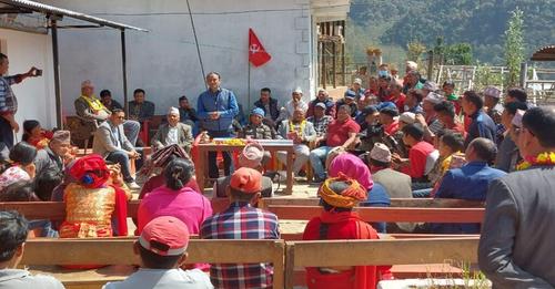 एमाले परित्याग गरि सिङ्गो गाउँ नै माओवादी केन्द्रमा प्रवेश