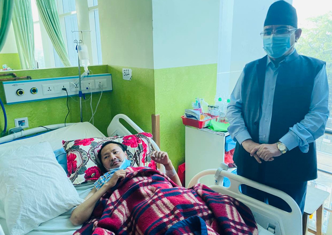 ‘जनयुद्ध’का घाइते भेट्न वीर अस्पताल पुगे प्रचण्ड