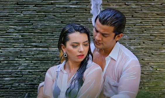 ‘दुख्छ मन’मा आकाश र एलिजाको बोल्ड अवतार