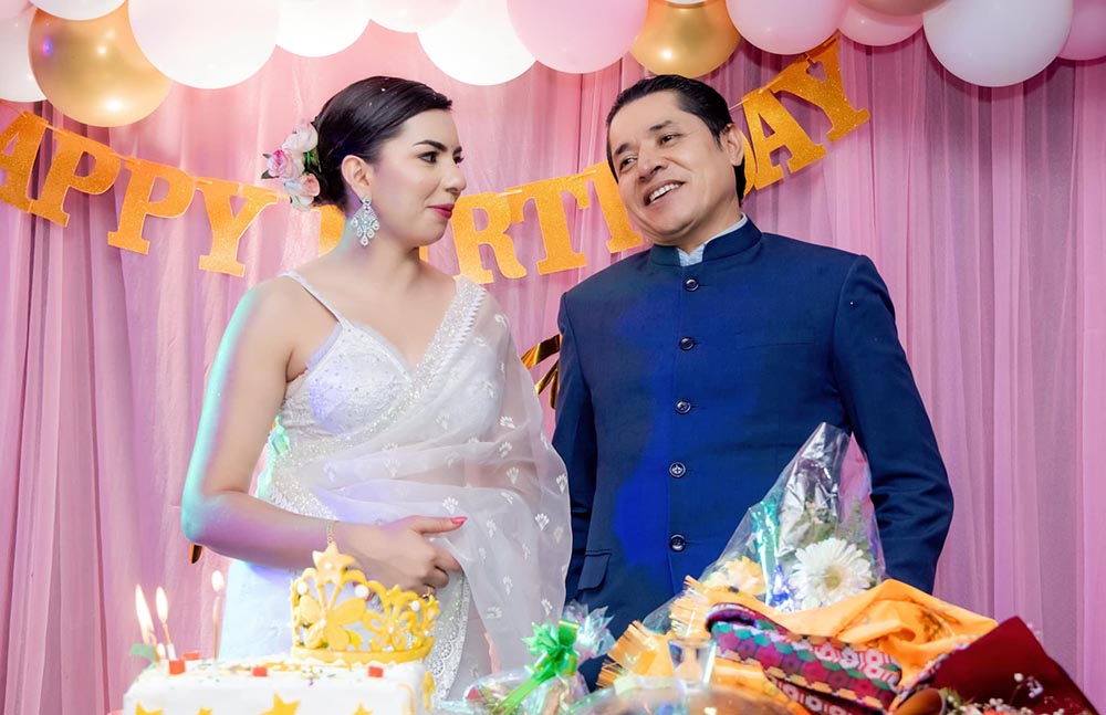 जती मिहिनेत गर्दा पनि नचलेपछि एलिजाले के गरुन् र खै ?