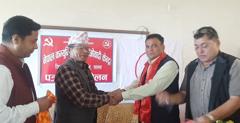 वडाध्यक्ष रावलले छाडे एमाले, माओवादीमा प्रवेश