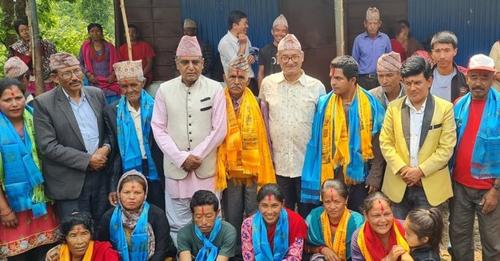 कांग्रेस छाडने क्रम तीब्र, सभापतिसहित वडा कमिटीका सवै नेता एमाले प्रवेश