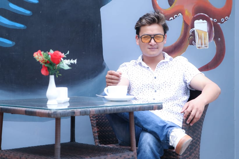 सलोनले खोले लाउन्ज एन्ड बार