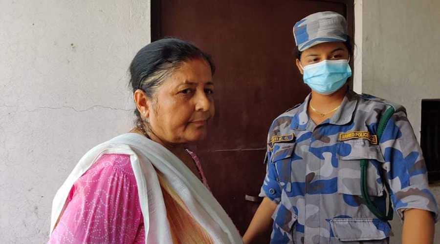 बाबुराम भट्टराईकी श्रीमती प्रहरीको फन्दामा !