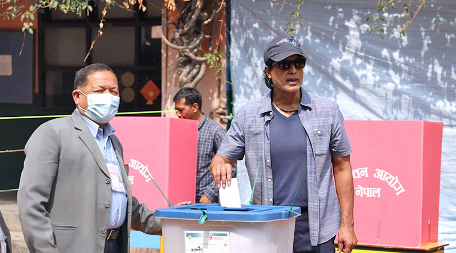 मतदानपछि राजेश हमालले भने- ‘भविष्यवाणी त के गरौं, राजनीतिमा नआइएला भन्न सकिंदैन’