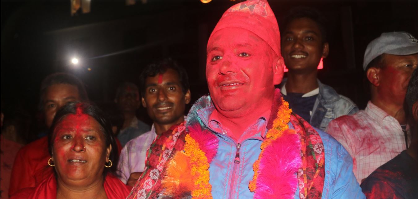 ‘मै पनि एमाले, सही पनि एमाले’ गाउँने गायकको वडामा कांग्रेस विजयी !