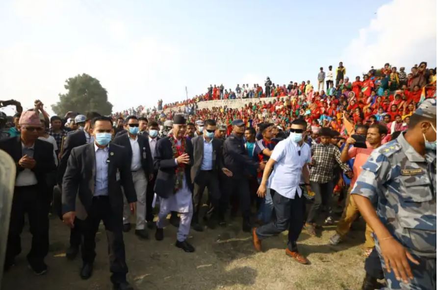 आफ्नो गाउँ पुगेका देउवाले भने-कांग्रेसलाई विजयी गराउनुहोस, म विकास गर्छु