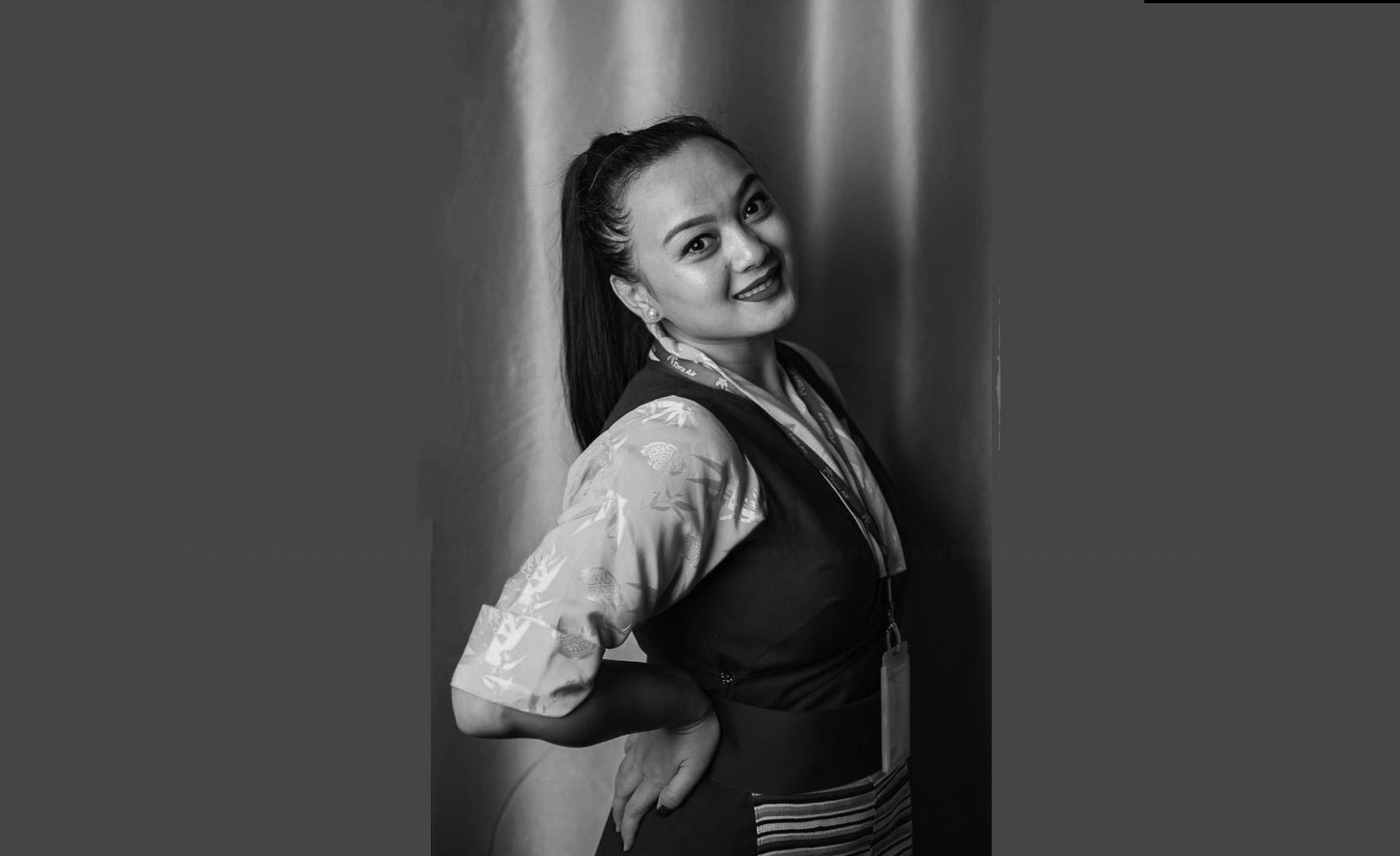 एकल आमाले हुर्काएर एयर होस्टेस बनेकी कृष्मी, दु:खमा पढेकी कृष्मीले परिवारका तीन जनालाई पढाउन सहयोग गरिरहेकी थिइन्