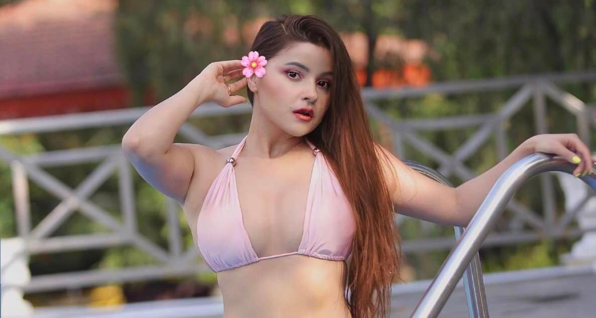 सुष्मा अधिकारीको मादक पोज