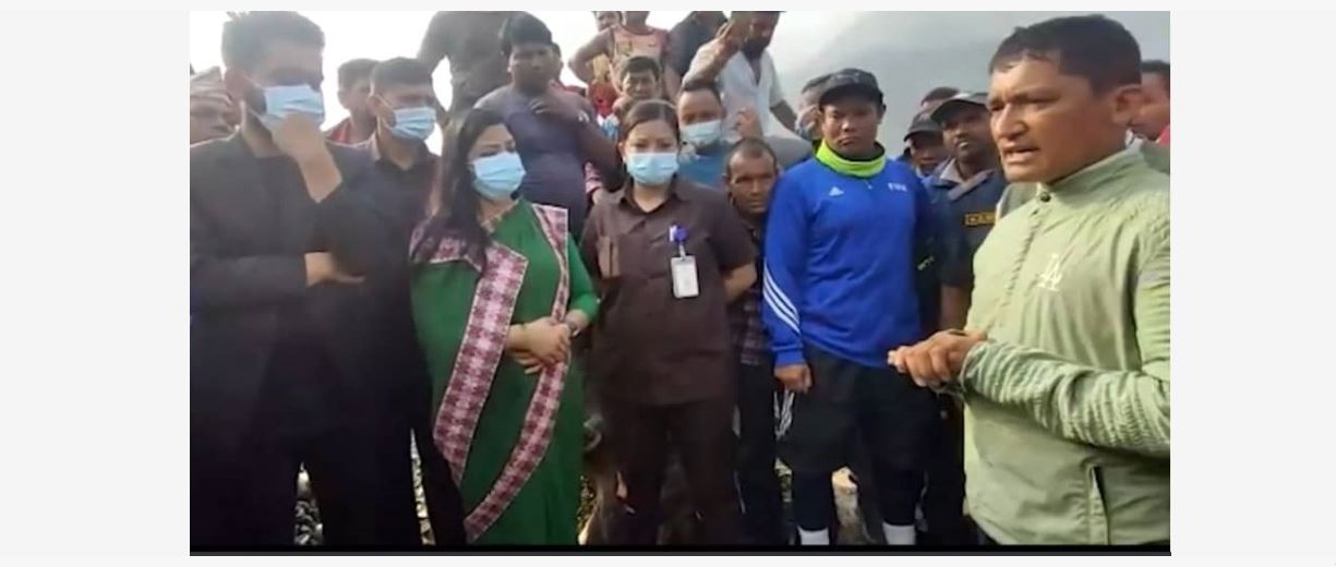 काठमाडौंको फोहोर व्यवस्थापनबारे स्थानीयसँग छलफल गर्न सिसडोल पुगे मेयर र उपमेयर