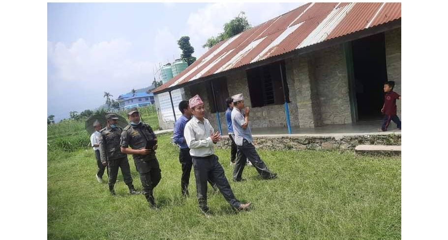 गरिबका छोरा छोरी पढ्ने विद्यालयमा जव पुगे धरानका मेयर हर्क साम्पाङ्ग