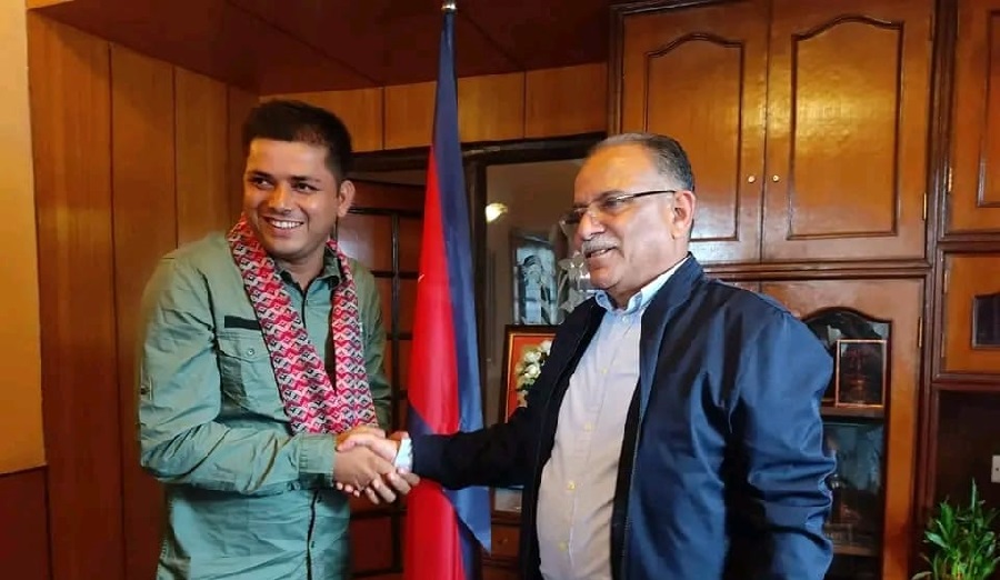 एमाले निकट प्रेस चौतारीका केन्द्रीय नेता मिश्र माओवादीमा प्रवेश