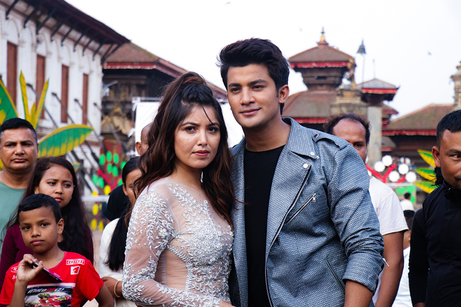 पूजा–आकाश एकसाथ काम गर्छन्, तर बोल्दैनन्