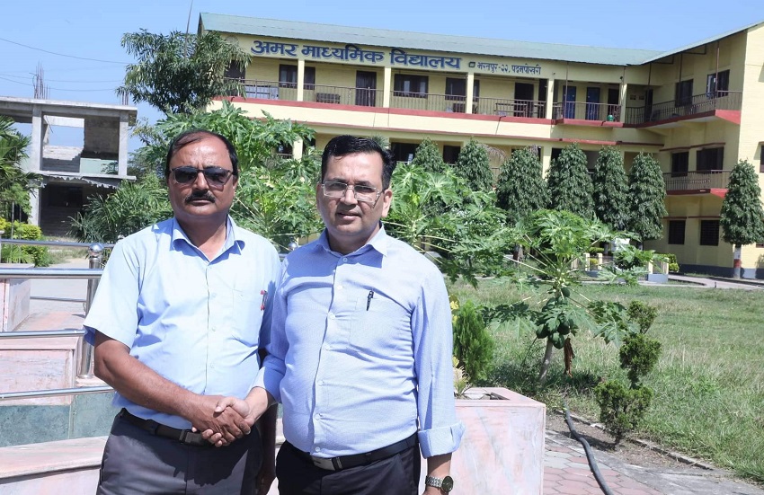 डा.भोजराज अधिकारी आफू पढेको विद्यालयमा पुग्दा…