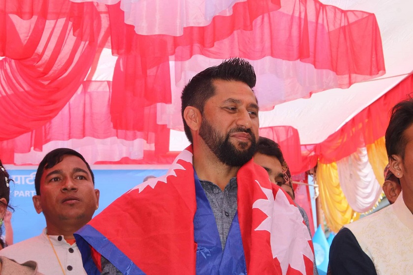 चन्द्र भण्डारीको उपचारमा कुनै कमी नगर्न प्रधानमन्त्रीलाई लामिछानेको फोन