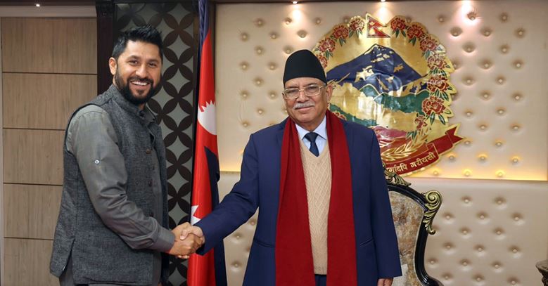 प्रधानमन्त्री प्रचण्डलाई भेट्न रवि लामिछाने पुगे बालुवाटार