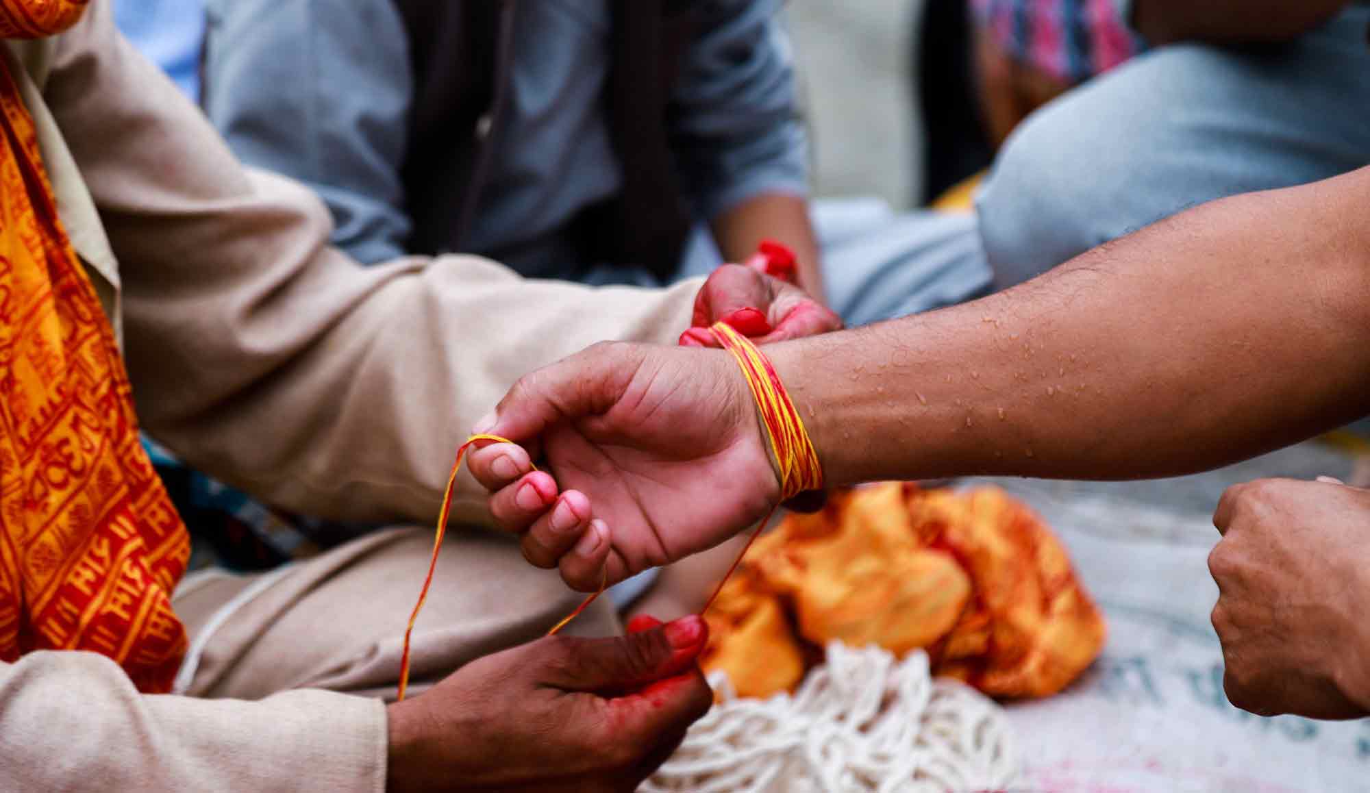 आज जनैपूर्णिमा, रक्षाबन्धन धारण गरेर मनाइँदै